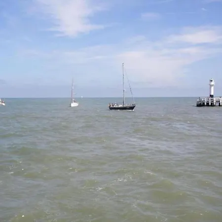 Near Sandy In Belgium Apartamento